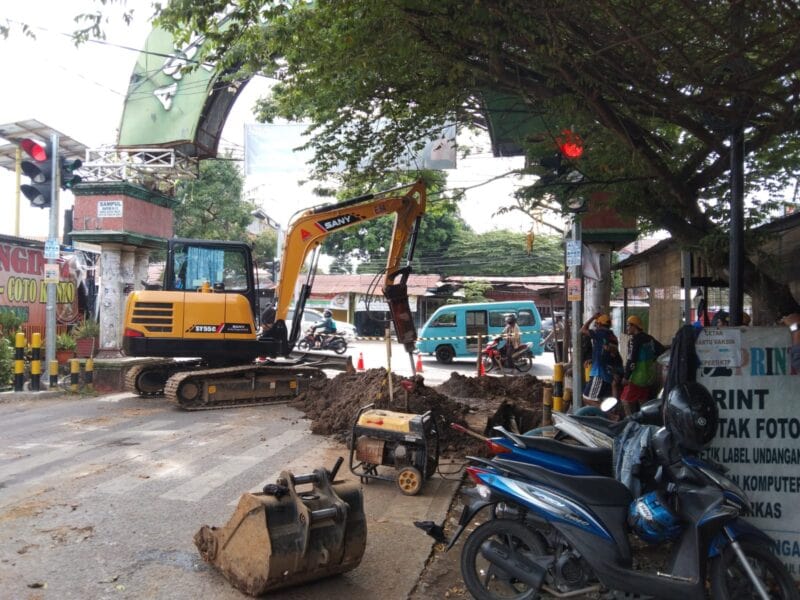 Pipa Induk Bocor Sebabkan Arus Lalu Lintas di Goa Ria Terganggu, PDAM Makassar Mohon Maaf